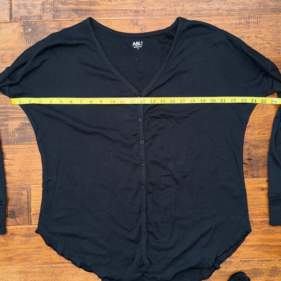 Able Clothing FashionABLE Julia Anywhere Button Up Top, Small - Picture 10 of 13